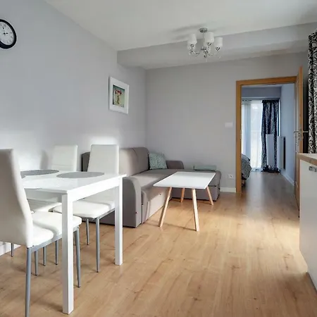 Everysky - Wilcza 3f-2 アパート